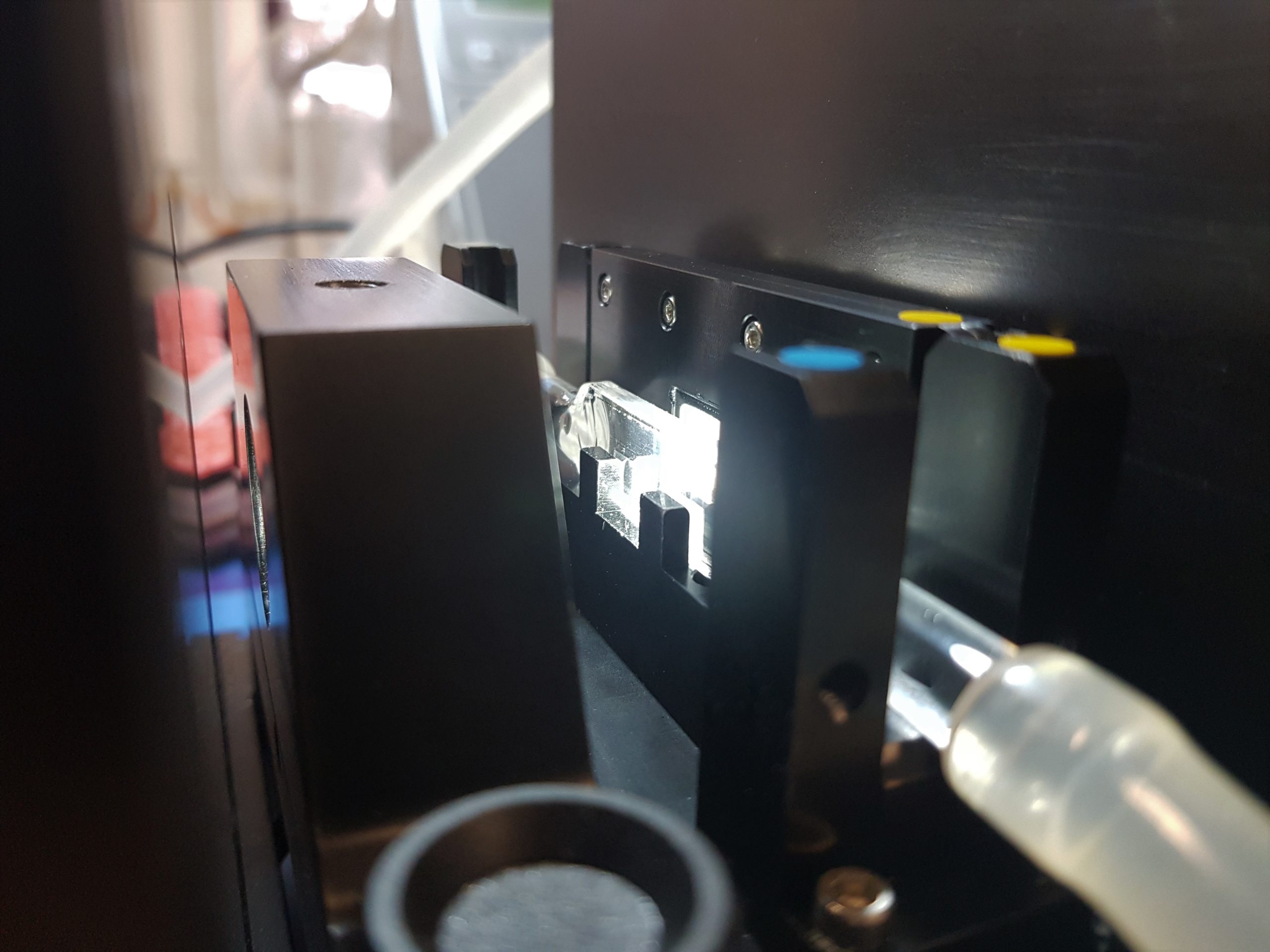 Liquid Analyser (LA20) - OCS Optical Control Systems GmbH